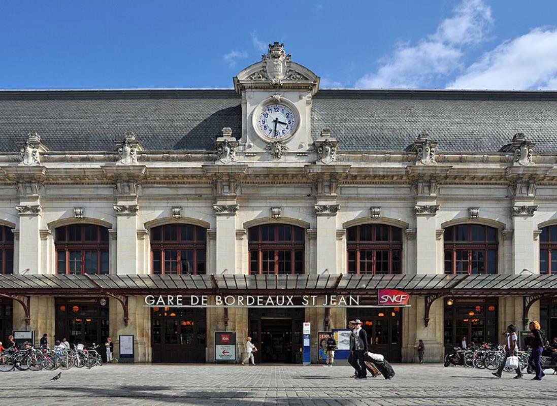 Gares de Bordeaux Saint-Jean et Poitiers